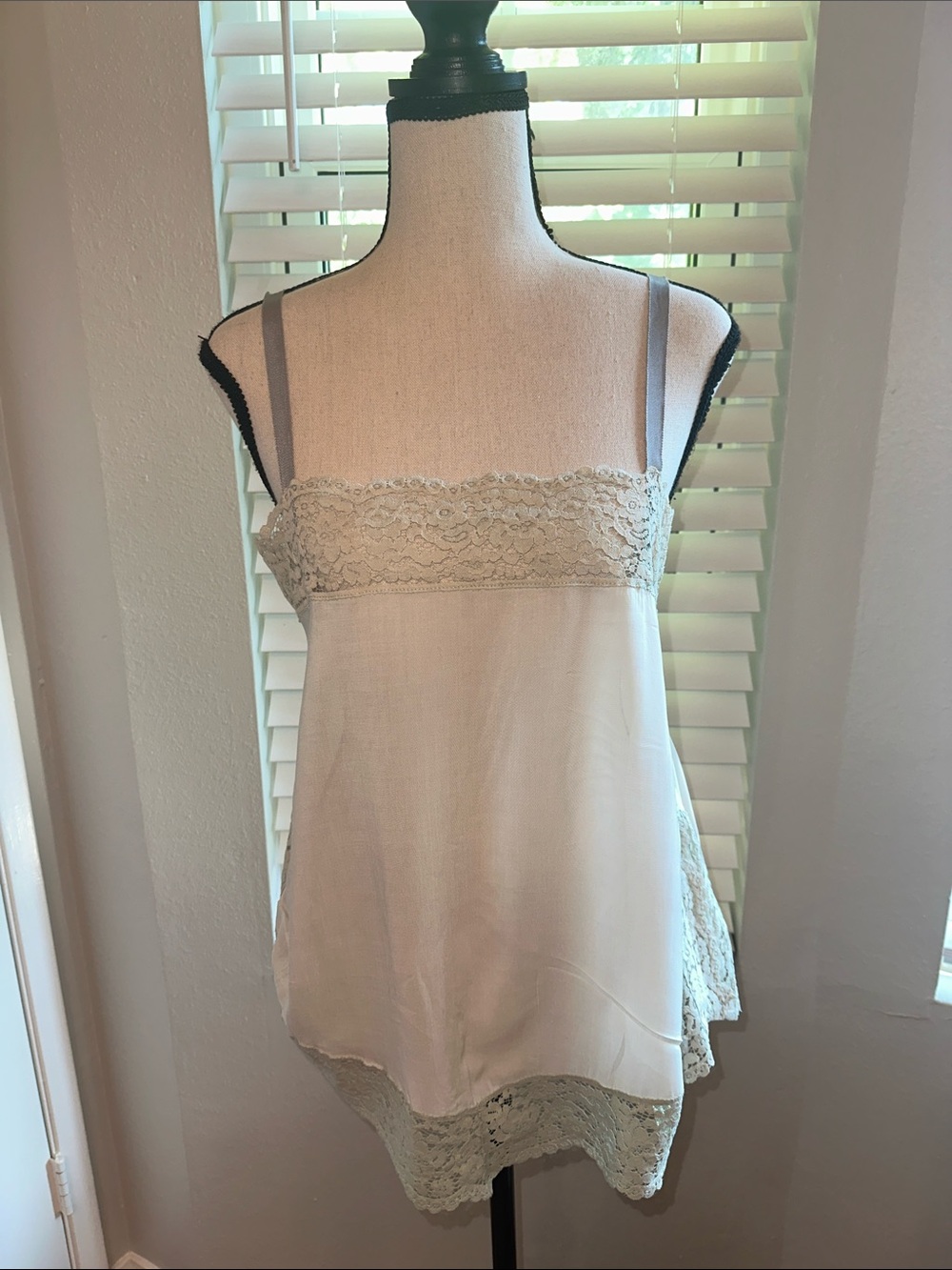 Lace-Trim Silk Camisole Tank Top in Cream